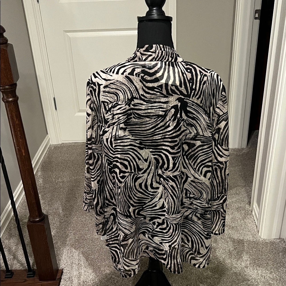 🐝JM Collection Black and White Zebra Kimono - Picture 7 of 9